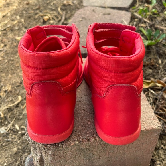 Reebok - Women’s Freestyle Hi Sneakers. 2013 with red label imprint. (Size 7.5) - Picture 2 of 6